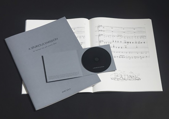 Anri Sala, A Spurious Emission for baroque trio and country band - 2007 libretto, audio-CD, saldato in plastica Score, numerato e firmato, compact disc ed. 52/80. Frammenti di un discorso amoroso