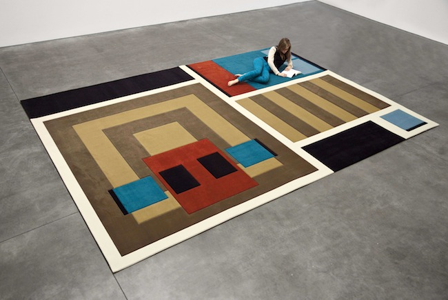 Andrea Zittel, A-Z Carpet Furniture, 2012. Soft Pictures, Fondazione Sandretto Re Rebaudengo, Torino. Foto: Giorgio Perottino