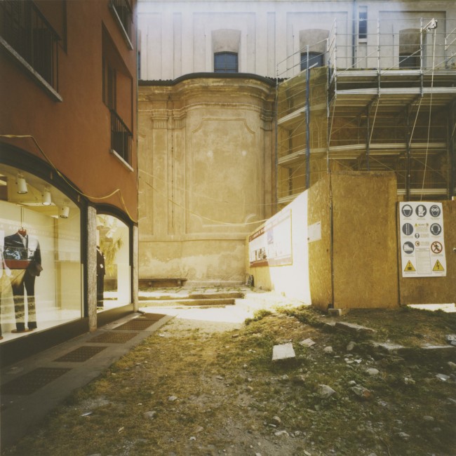 Marcello De Masi, Milano, 2013, fotografie analogiche da negativo colore stampate su carta semi opaca Fujifilm, 30x30 cm e 70x70 cm