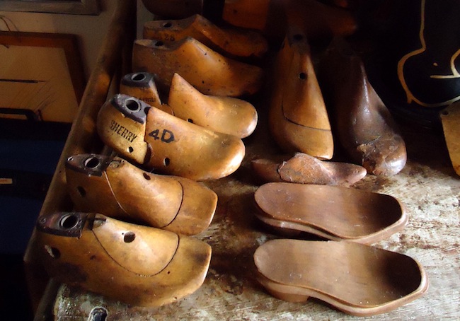 Casa Carol - Forme in legno per scarpe, 2011 photo courtesy Andrea Guerzoni