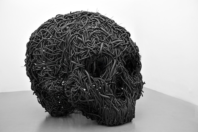 Paolo Grassino, Ciò che resta, 2013, tubo corrugato e ferro