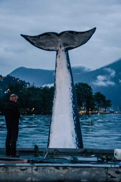 Stefano Ferretti e Alex Dorici, Save the Whale, 2014, sagex scolpito, ricoperto da carta pesta grossa, rifinitura in resina acrilica, 720x400 cm (diametro alla base 200 cm) Courtesy Area Turismo ed Eventi, Lugano