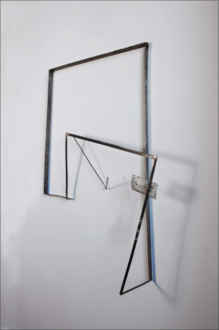Valdi Spagnulo, Domus dinamica 2, 2008-09, ferro, acciaio inox, plexiglas pigmentato, 110x90x20 cm circa Foto Andrea Valentini