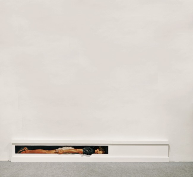 Matteo Tenardi; Diventare linea d'orizzonte nell'angolo al confine tra il muro e il pavimento; 2014; olio e tempera su tavola; cm. 45x30