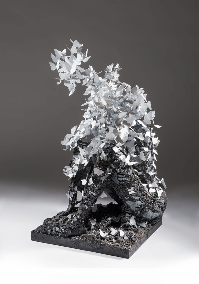 Francesco Diluca, Padre, 2012, ferro saldato smaltato e polvere di ferro  scultura aerea  90x50x50cm collezione privata