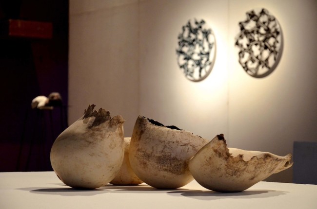 BACC | Biennale d'Arte Ceramica Contemporanea. La Ceramica Altrove. Edizione 2014 veduta degli allestimenti, Scuderie Aldobrandini di Frascati, Roma, in primo piano opere di SABINE PAGLIARULO