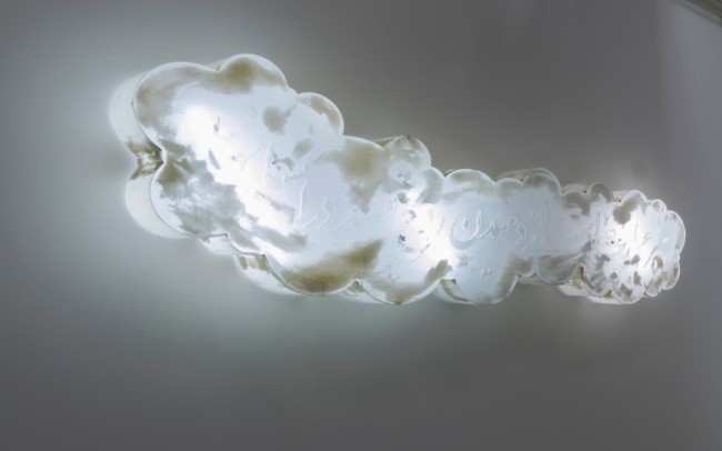 Mahmoud Bakhshi, Talk Cloud, 2014, istallazione luminosa con audio 1.80x50 Collezione Rebecca Russo Courtesy: Thaddeus Ropac, Paris 8