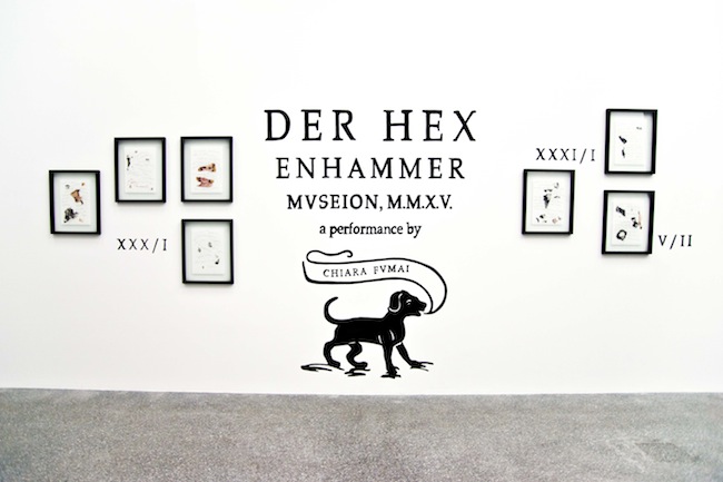 Chiara Fumai, Der Hexenhammer, pittura su muro, Museion Project Room, 2015. Foto Gianluca Turatti. Courtesy of the artist and A Palazzo Gallery, Brescia
