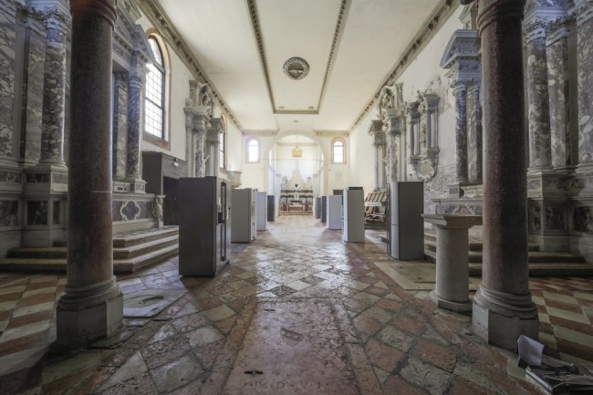 Veduta dell’installazione, Chiesa di Sant’Andrea della Zirada, Venezia Foto credits Andrea Sartori