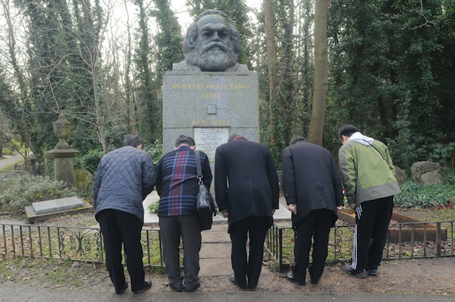 Tomba di Karl Marx nel cimitero Highgate, Londra. Courtesy Gino Russo 2015