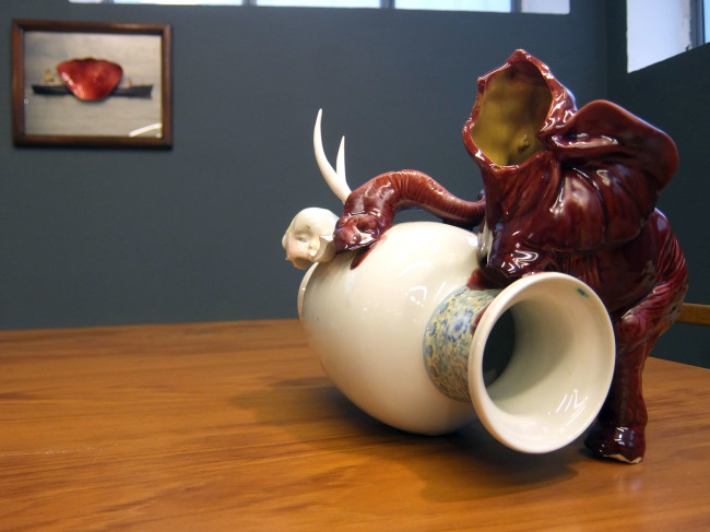 Arianna Carossa, Red elephant broken, 40x28x 25 cm, ceramic 2015, courtesy dell’artista 