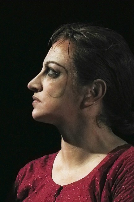 Claudia Contin Arlecchino interpreta Cassandra di Christa Wolf in Il Comportamento Ridisegnato Credit Luca Fantinutti