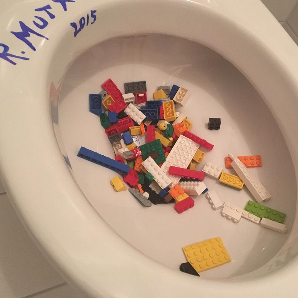 Ai Weiwei racconta su Instagram il caso LEGO