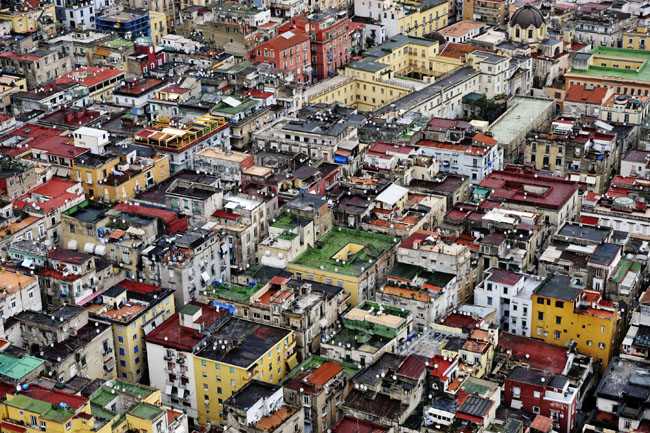Veduta aerea del centro di Napoli, 31 marzo 2009, circa 2000 anni dopo l'eruzione del Vesuvio FOTO: MARIO LAPORTA