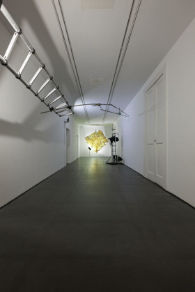 Gilberto Zorio. 2015, Napoli, veduta della mostra (prima stanza), Lia Rumma, Napoli