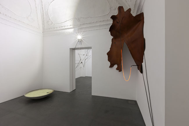 Gilberto Zorio. 2015, Napoli, veduta della mostra (terza stanza), Lia Rumma, Napoli