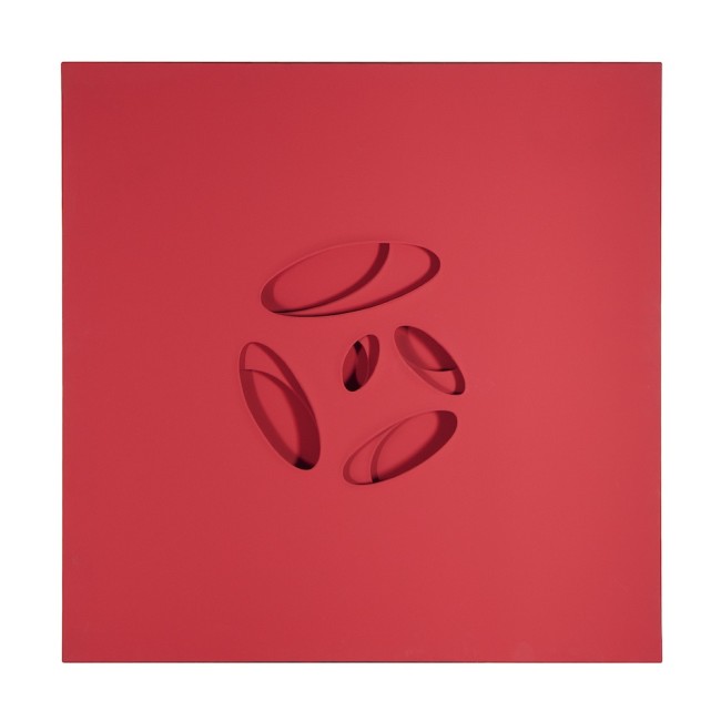 Paolo Scheggi, Intersuperficie curva, 1965, acrilico rosso su tre tele sovrapposte, 100x100x6 cm © Paolo Scheggi, SIAE 2016