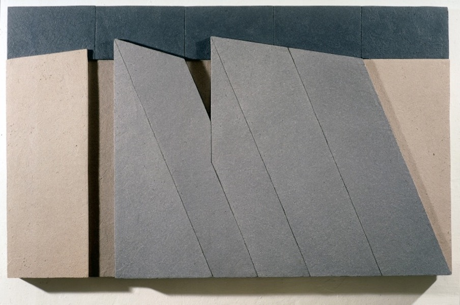 Giuseppe Uncini, Dimore n. 47 A (Rilievo), 1985, cemento e laminato legno, 70x110 cm