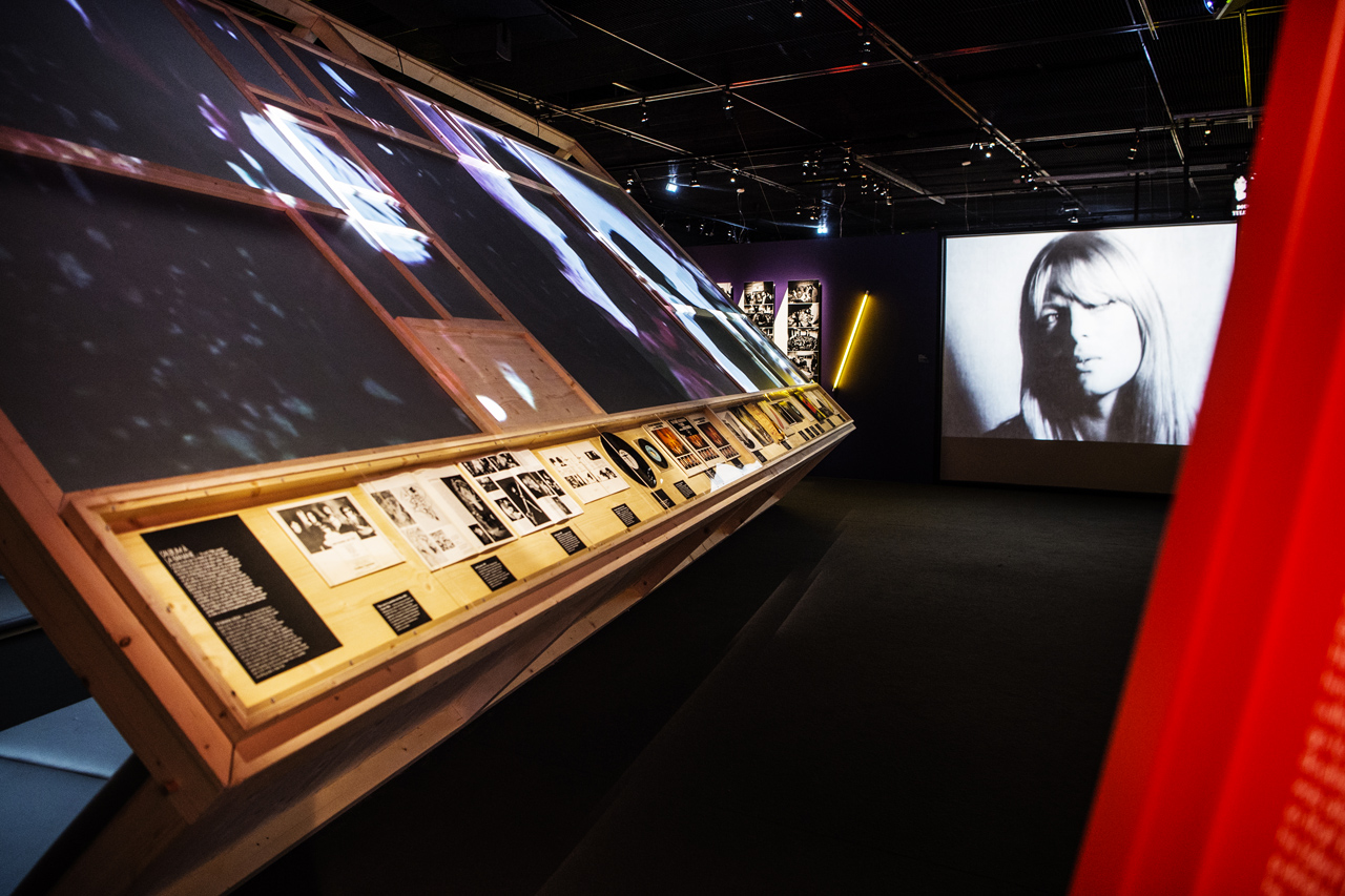 The Velvet Underground – New York Extravaganza, Philharmonie de Paris, veduta della mostra, exhibition design di Matali Crasset