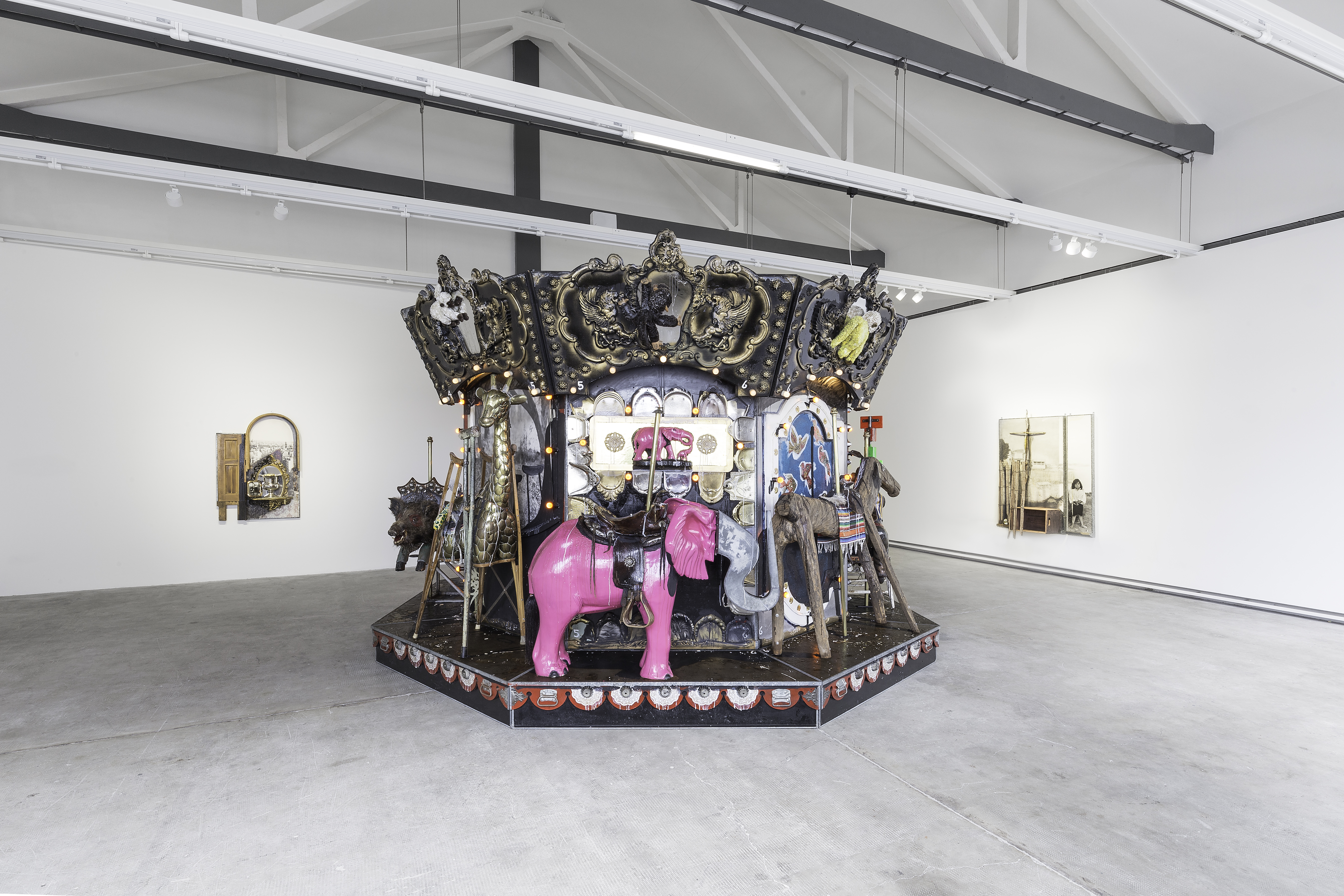 Edward Kienholz, The Merry-Go-World or Begat by Chance and the Wonder Horse Trigger, 1991-94 - foto Delfino Sisto Legnani