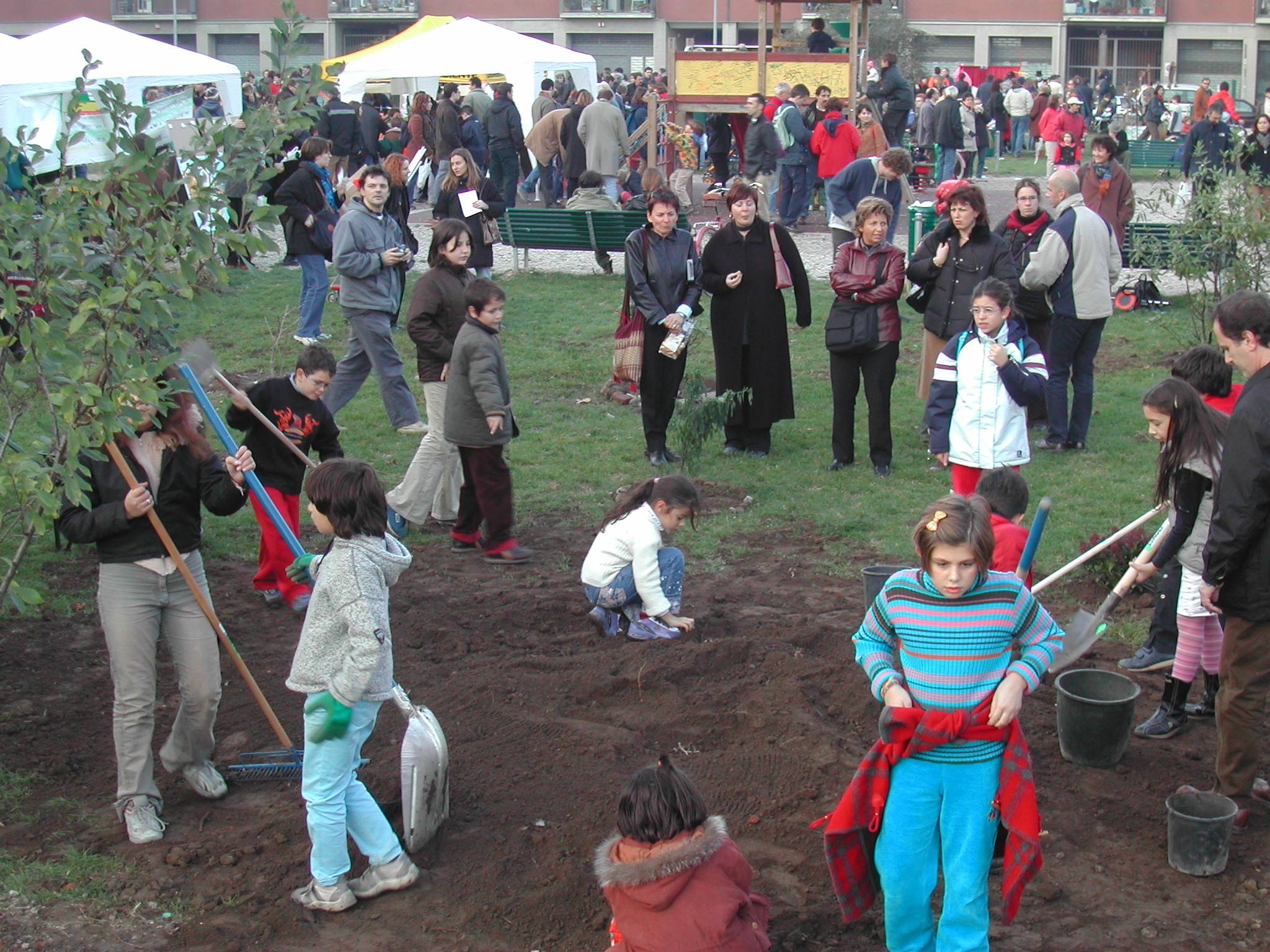 Stefano Boccalini, Wild Island, Giardino comunitario, quartiere Isola, Milano 2002. Courtesy dell’artista.