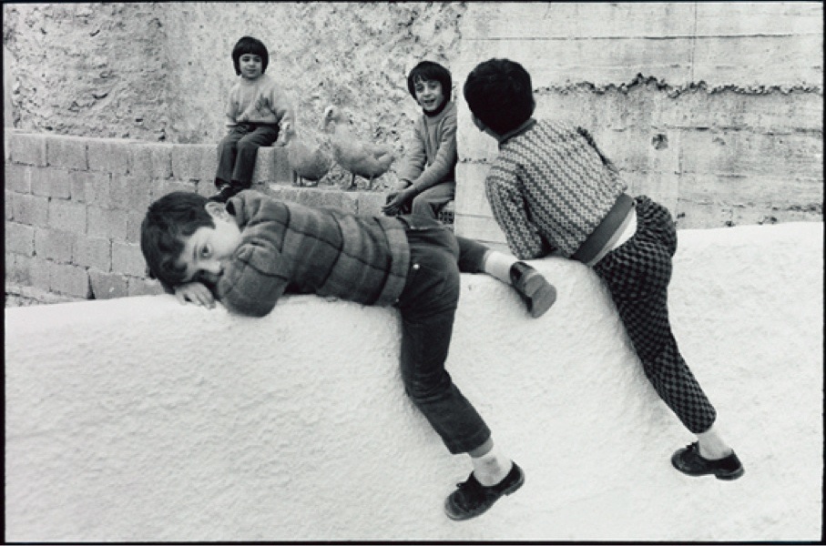 Leonard Freed, Sicilia, 1975, later print, 30.3x40.5 cm © Leonard Freed - Magnum (Brigitte Freed)