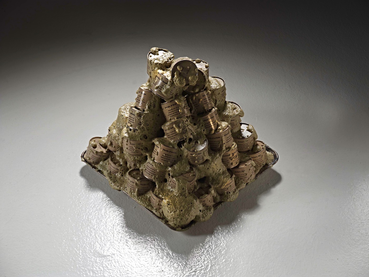Bertozzi & Casoni, Per Manzoni, 2012, ceramica policroma, cm 41x46x46