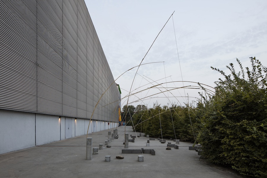 Kishio Suga, Unfolding Field, 1972/2016 Courtesy dell’artista, Blum & Poe, Los Angeles/New York/Tokyo e Pirelli HangarBicocca, Milano Foto Agostino Osio