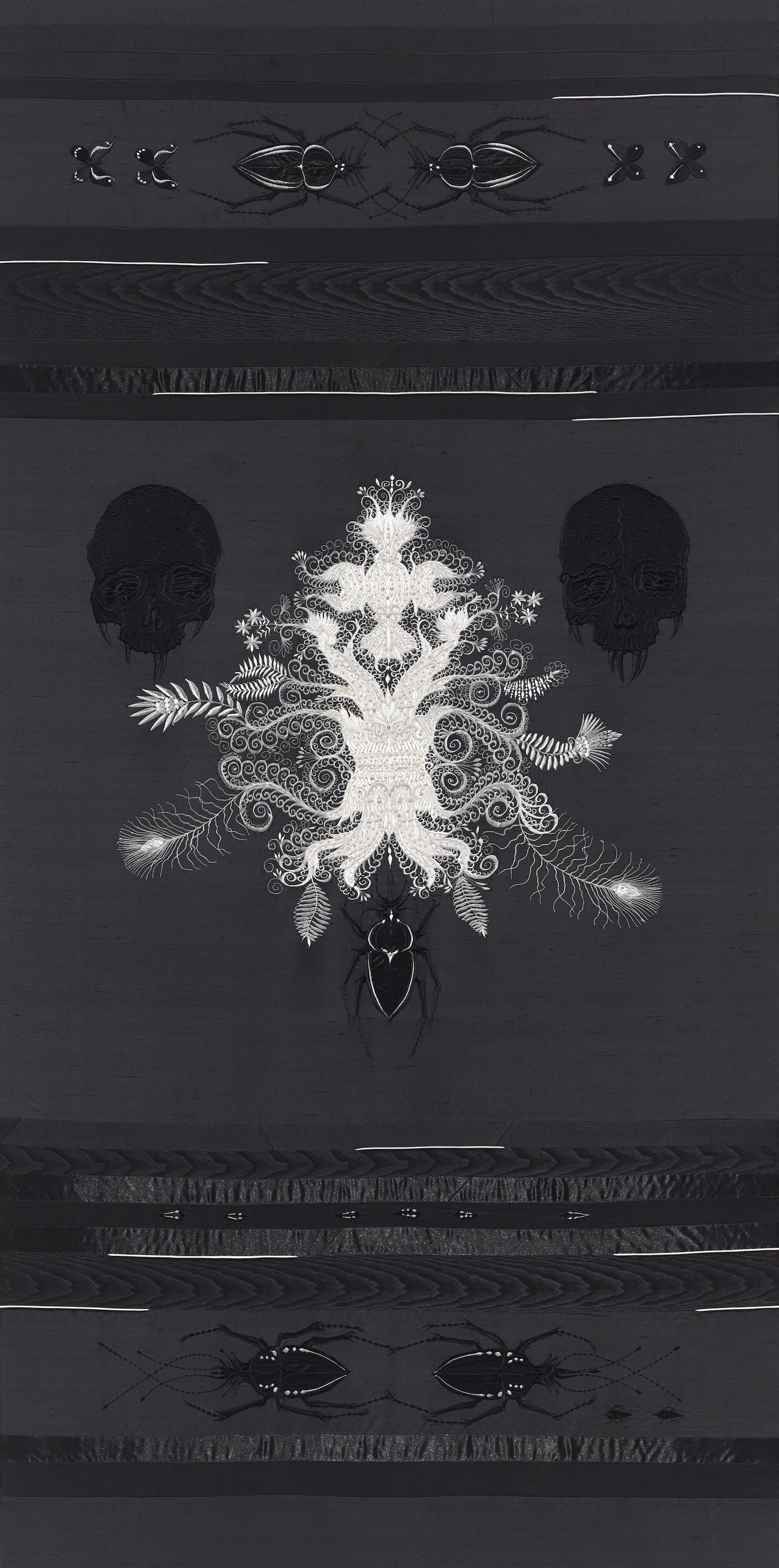 Angelo Filomeno, Amulet (White Chandelier), 2013, ricamo e cristalli su seta applicata su lino, cm 198x99. Courtesy: Courtesy: Angelo Filomeno / Galerie Lelong, New York / Galleria Giovanni Bonelli, Milano