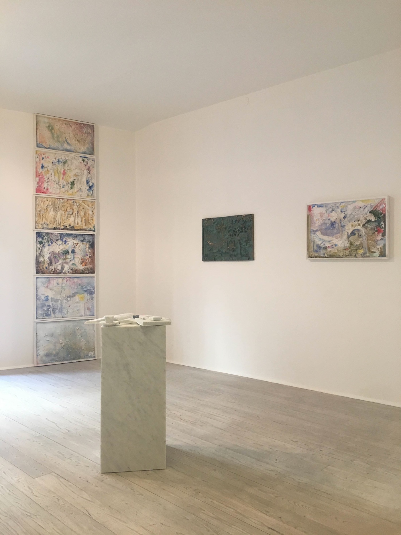Manfredi Beninati, Domenica 10 dicembre 20139, Installation view della mostra, courtesy Galleria Poggiali