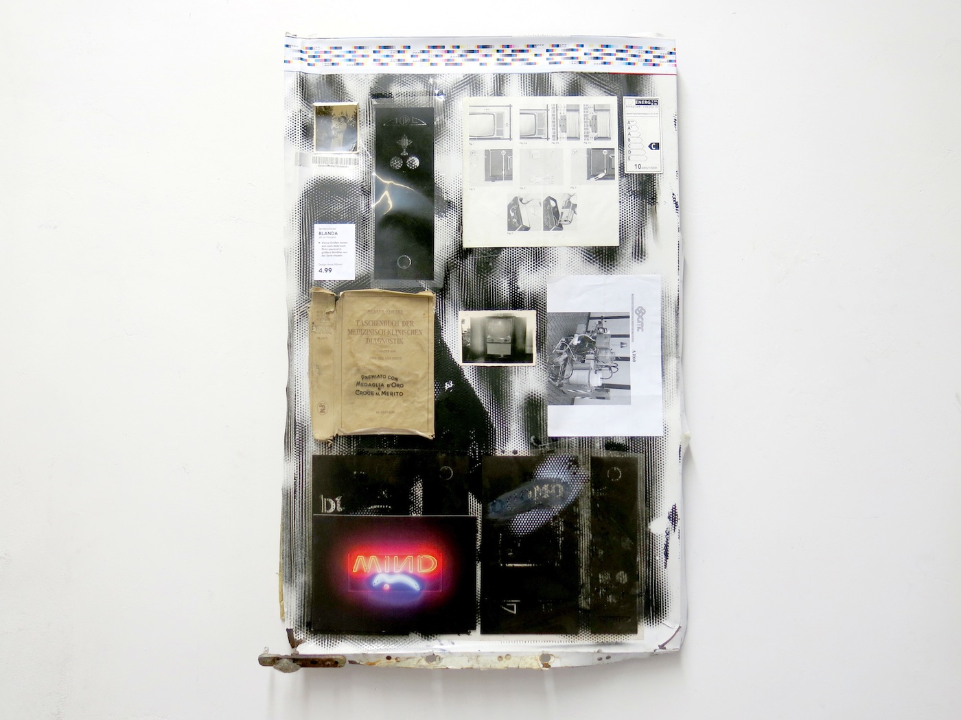 Lapo Simeoni, Blanda Mind and Diagnostik theorie, 2016, mix media su pannello frigorifero dell'artista, 80x56x8 cm