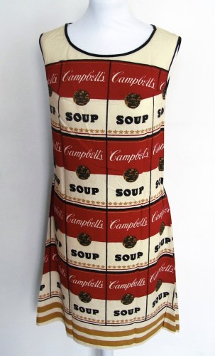 Andy Warhol, Campbell’s Soup Dress, 1968, stampa su cotone e cellulosa, altezza 95 cm, Collezione Fondazione Rosini-Gutman