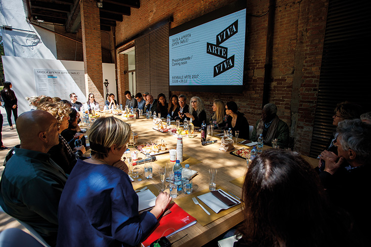 Tavola Aperta con l'artista Kiki Smith, Padiglione Centrale, Portico, Giardini, 10 maggio 2017. 57. Esposizione Internazionale d’Arte - La Biennale di Venezia, Viva Arte Viva. Foto: Jacopo Salvi. Courtesy: La Biennale di Venezia