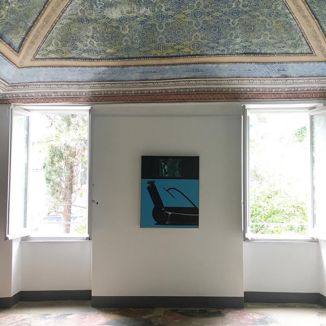 Veduta di allestimento (un'opera di Sergio Sarri), Il Gioco delle Coppie 1, Bertini e Sarri, Casa del Console, Calice Ligure