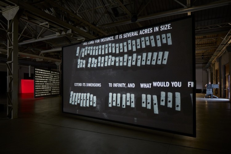 Rosa Barba, "From Source to Poem Rhythm Reader", veduta della mostra, Pirelli HangarBicocca, Milano, 2017 Courtesy dell’artista e Pirelli HangarBicocca, Milano Foto: Agostino Osio