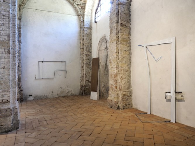 Opposte similitudini Valdi Spagnulo Attilio Tono, veduta della mostra, Ex Abbazia di San Remigio, Parodi Ligure (AL) Foto © Andrea Repetto