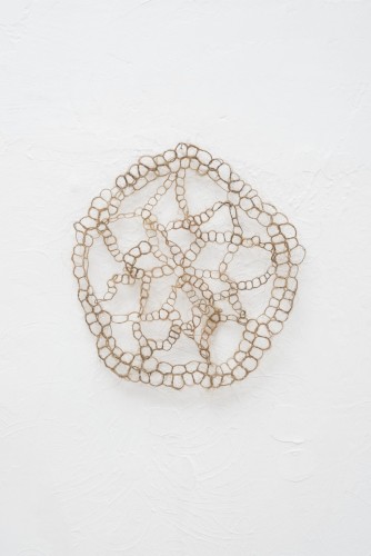 Francesca Romana Pinzari, Reliquiae, 2015, crini di cavallo intrecciati Foto Andrea Veneri Courtesy Gilda Contemporary Art, Milano
