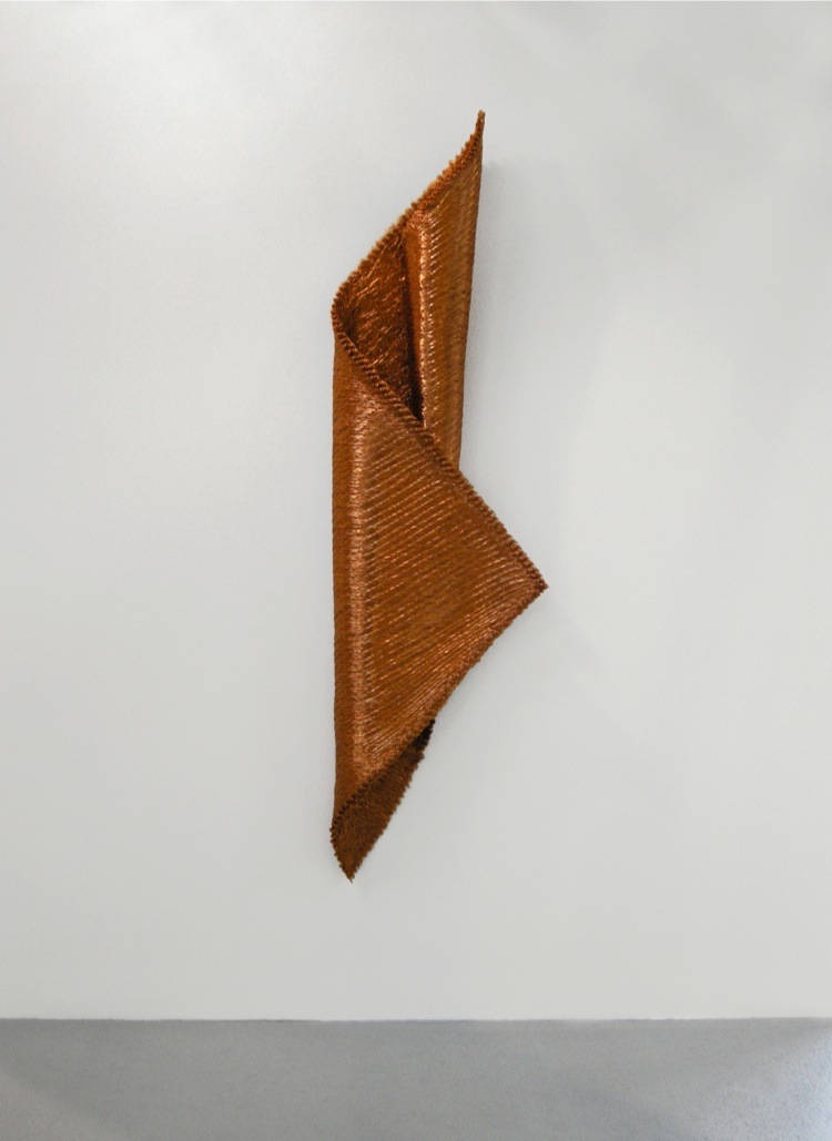 Antonella Zazzera, Armonico CCLI, 2011-15, fili di rame, 240x68x25 cm