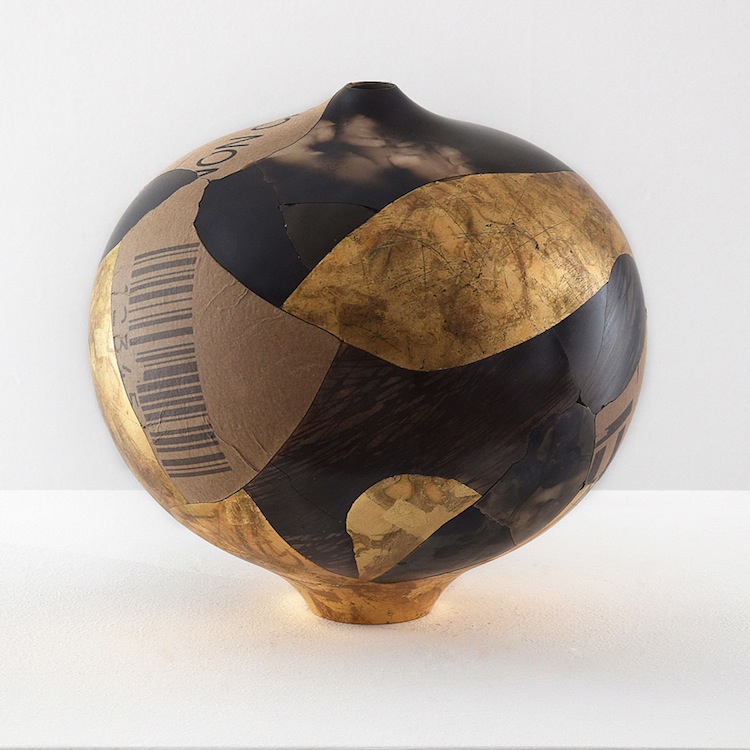 Samuele Bonomi, Vaso sfera, 2017, ceramica altezza 40 cm