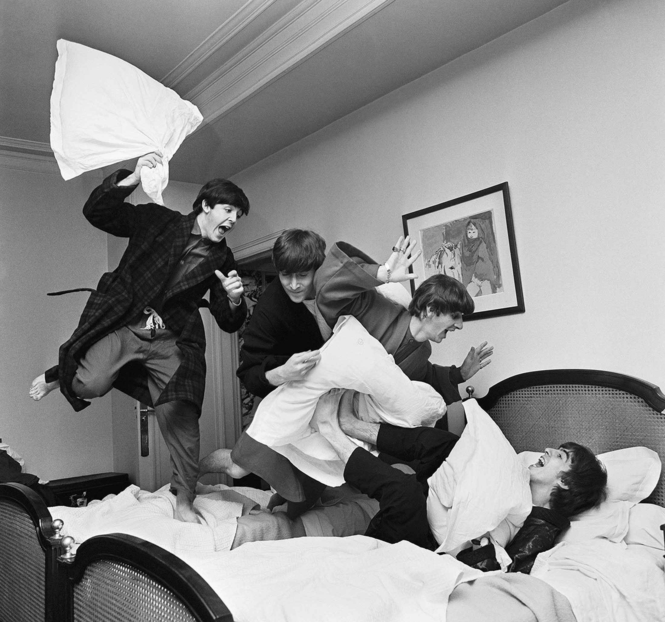 Harry Benson, The Beatles-Pillow Fight, 1964, Archival Fiber-Based Pigment Print112x112cm, Edition: 22/35, Courtesy: Harry BENSON