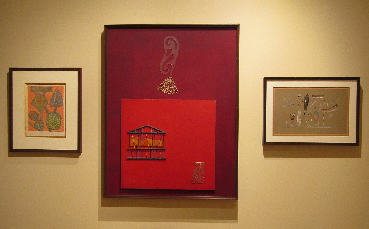 Da sinistra: Paul Klee, Wachsende Waffen (1935); Max Ernst, Femme, maison, moineau (1965); Wassily Kandinsky, Sans titre (1940)