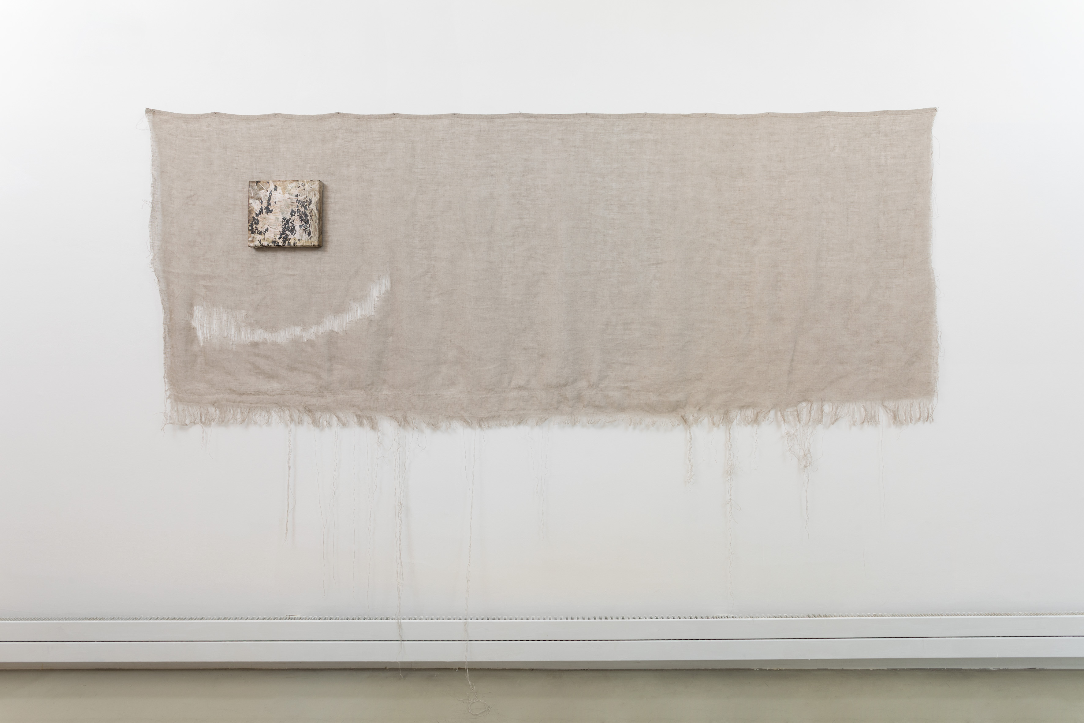Sabrina Casadei, Tessere l'invisibile, exhibition view, Francesca Antonini Arte Contemporanea, 2021, fotografia di Daniele Molajoli