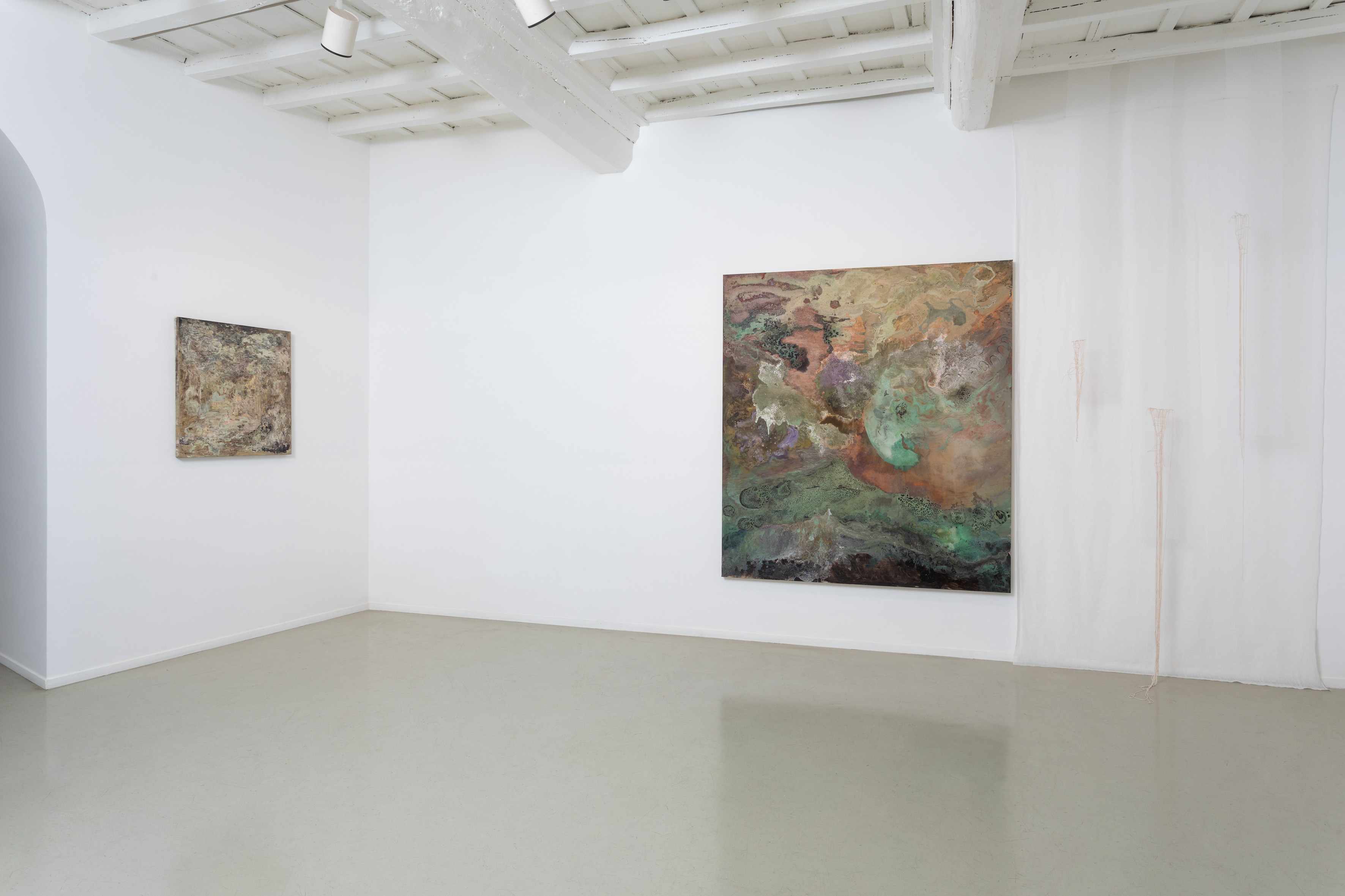 Sabrina Casadei, Tessere l'invisibile, exhibition view, Francesca Antonini Arte Contemporanea, 2021, fotografia di Daniele Molajoli
